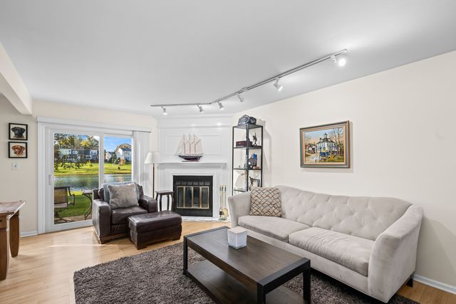 1376 Longacre Lane, Wheeling, IL 60090