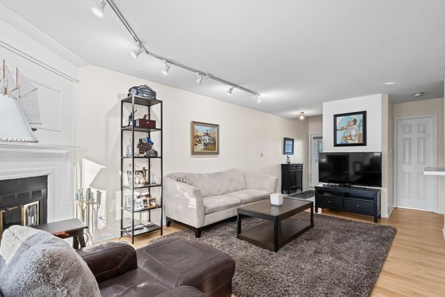 1376 Longacre Lane, Wheeling, IL 60090