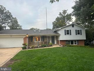2525 LAKEVALE DR, Vienna, VA 22181