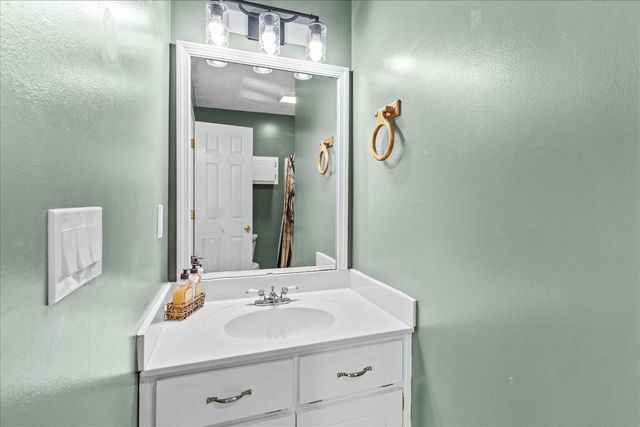 493 Lennox Way, Rocky Face, GA 30740