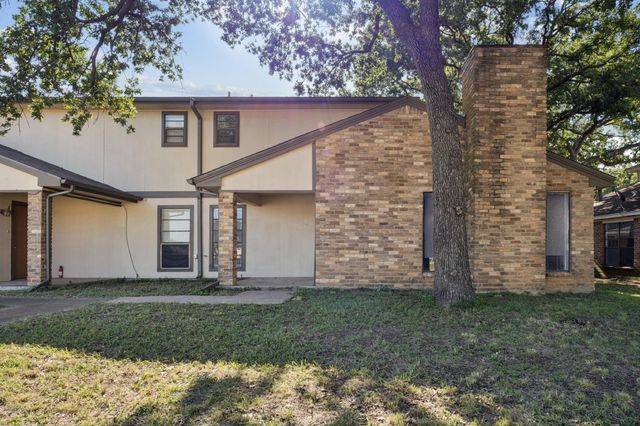 1624 Brown Trail, Hurst, TX 76054