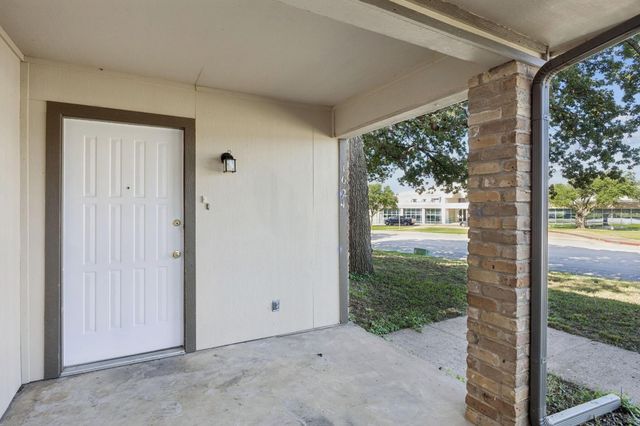 1624 Brown Trail, Hurst, TX 76054