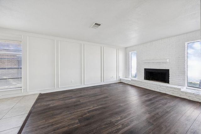 1624 Brown Trail, Hurst, TX 76054