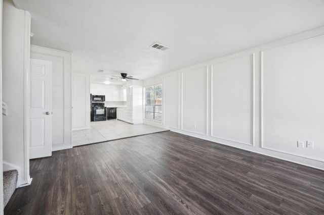 1624 Brown Trail, Hurst, TX 76054