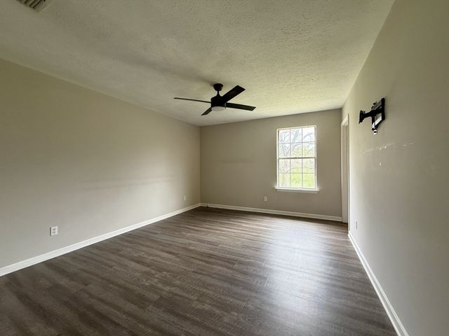 7548 Chadwick Dr, Murfreesboro, TN 37129