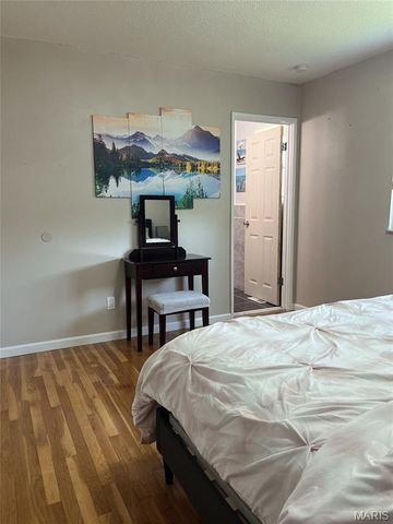 2632 Causeway Drive, St Louis, MO 63125