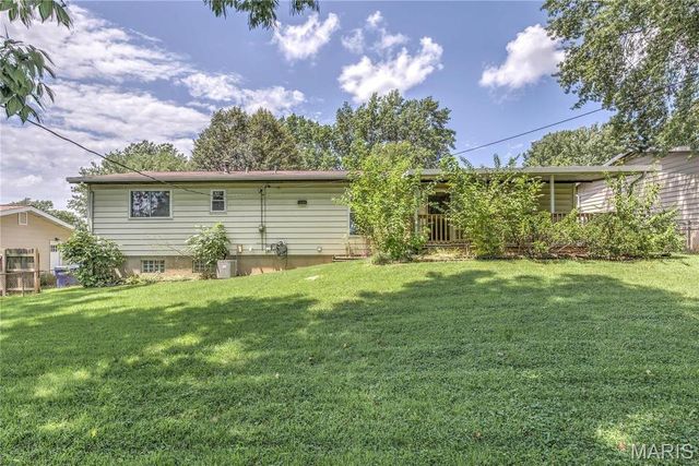 2632 Causeway Drive, St Louis, MO 63125