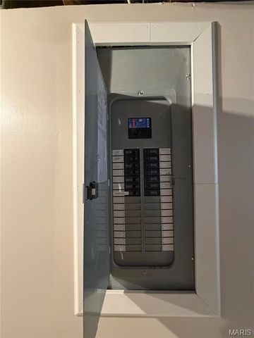 2632 Causeway Drive, St Louis, MO 63125