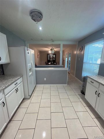 2632 Causeway Drive, St Louis, MO 63125