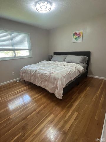 2632 Causeway Drive, St Louis, MO 63125