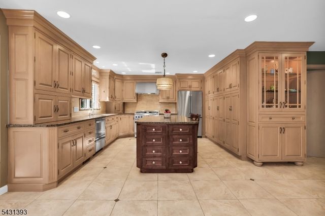 70 Forest Hills Way, Cedar Grove Twp., NJ 07009