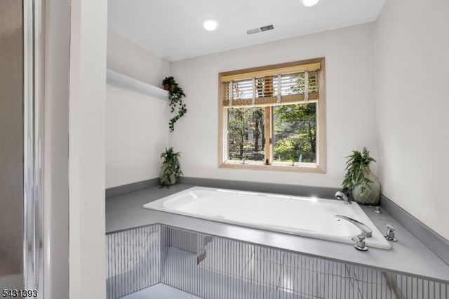 70 Forest Hills Way, Cedar Grove Twp., NJ 07009