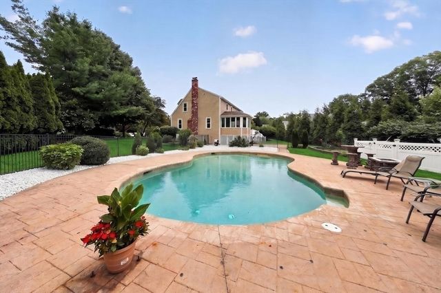 72 Beckford Farm Road, Hanover, MA 02339