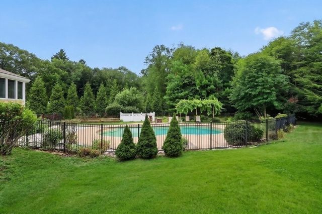 72 Beckford Farm Road, Hanover, MA 02339