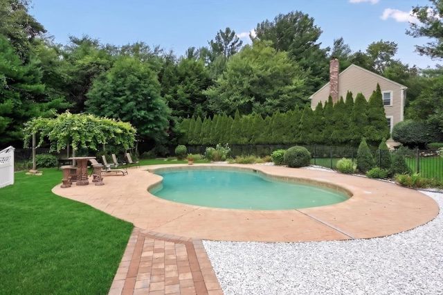 72 Beckford Farm Road, Hanover, MA 02339