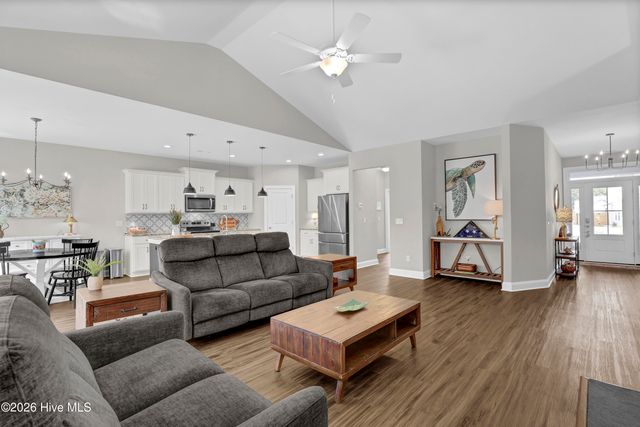 198 W Weatherbee Way, Hampstead, NC 28443