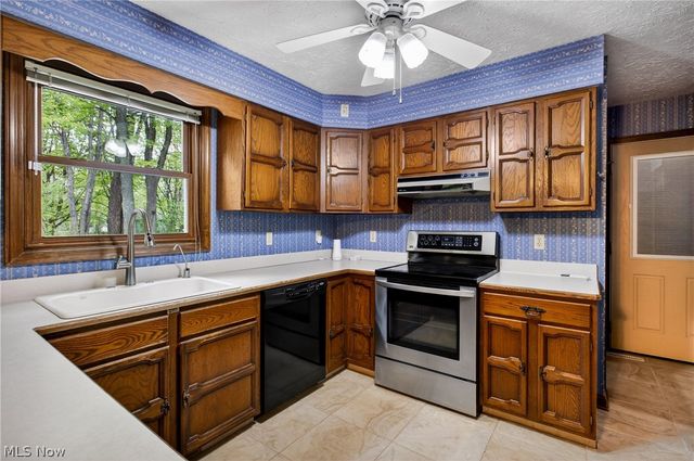1097 Center Street E, Warren, OH 44481