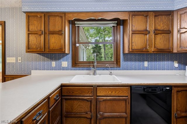 1097 Center Street E, Warren, OH 44481