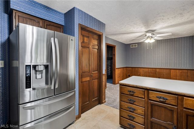 1097 Center Street E, Warren, OH 44481