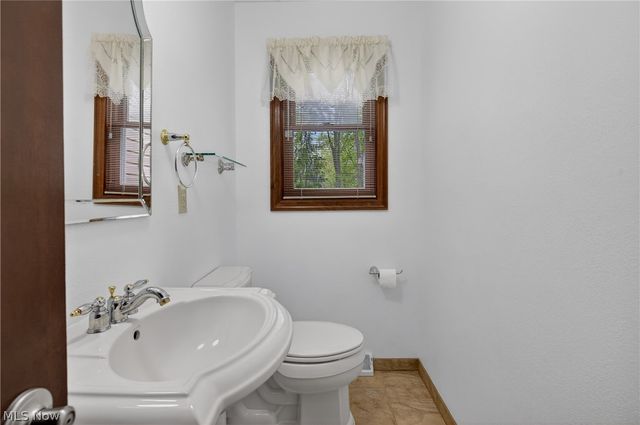 1097 Center Street E, Warren, OH 44481