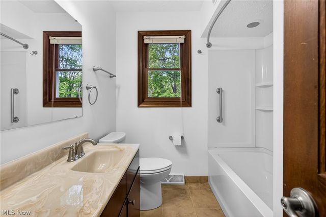 1097 Center Street E, Warren, OH 44481