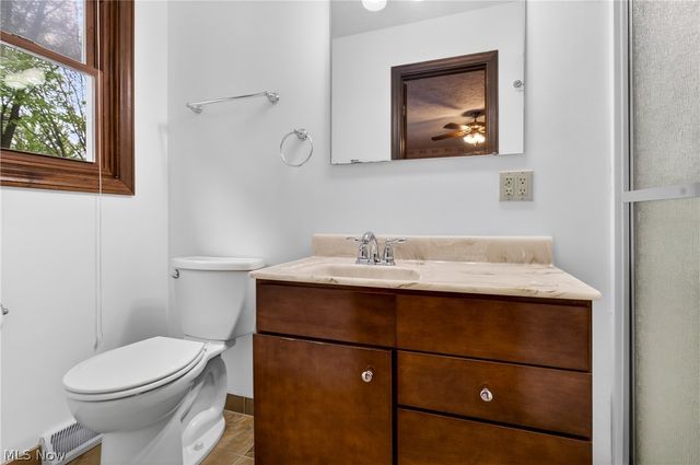 1097 Center Street E, Warren, OH 44481