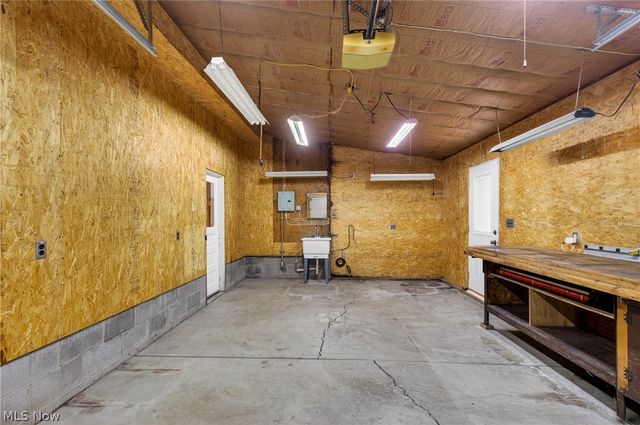 1097 Center Street E, Warren, OH 44481