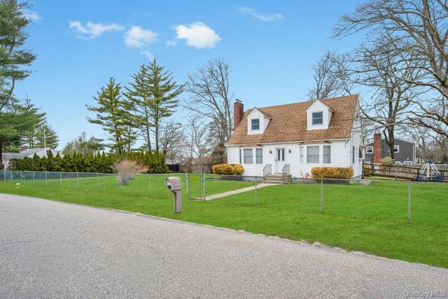 171 N Ontario Street, Ronkonkoma, NY 11779