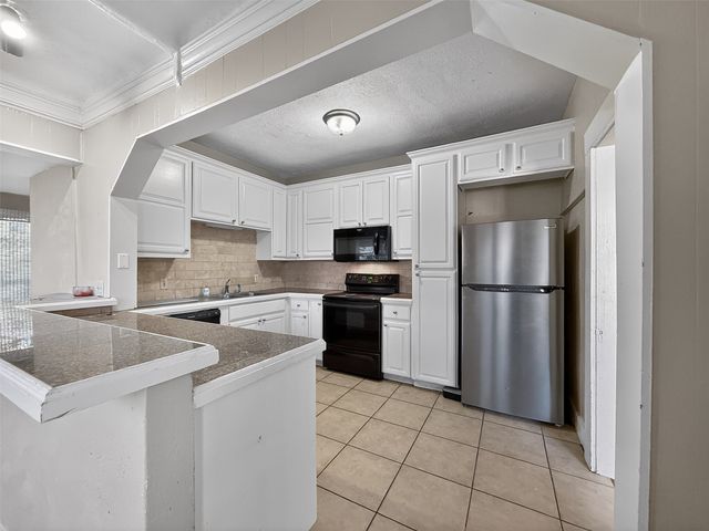 2601 S University Drive, Fort Worth, TX 76109