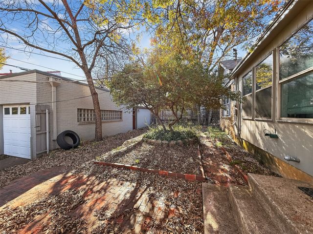 2601 S University Drive, Fort Worth, TX 76109