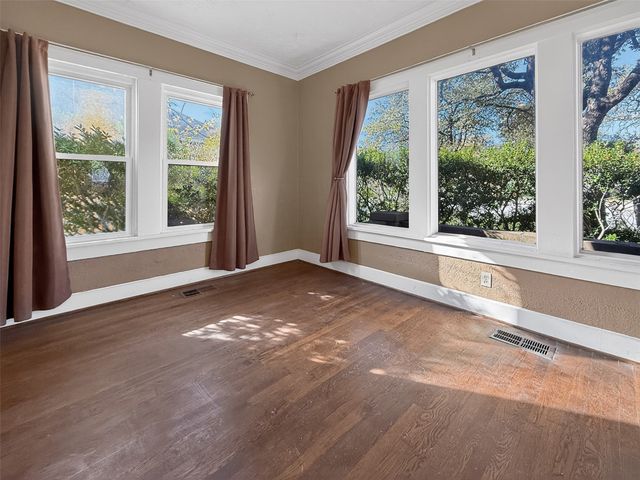 2601 S University Drive, Fort Worth, TX 76109