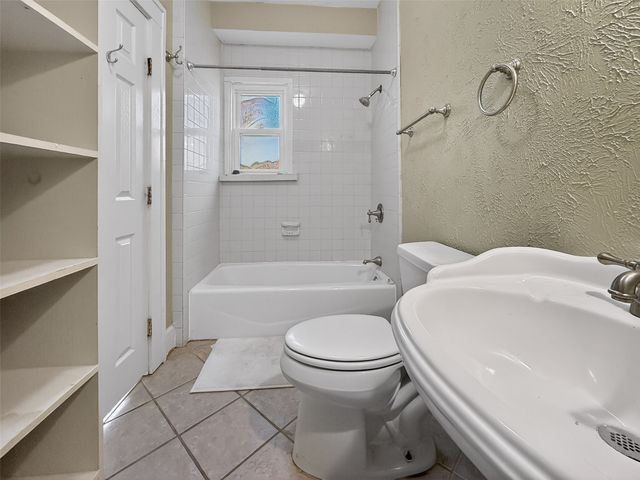 2601 S University Drive, Fort Worth, TX 76109