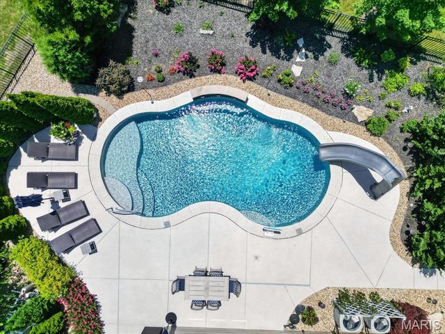9818 Grandview Lake Court, Sunset Hills, MO 63127