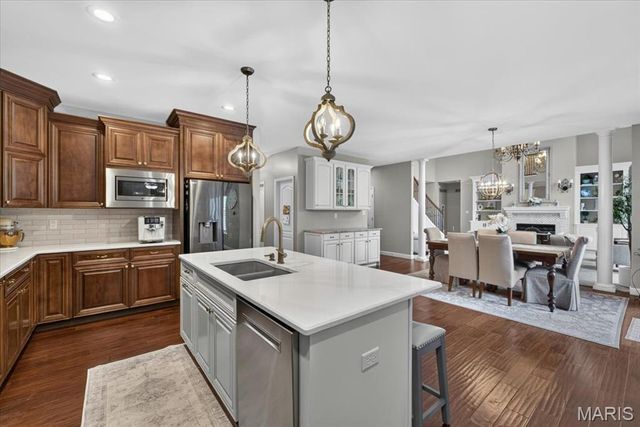 9818 Grandview Lake Court, Sunset Hills, MO 63127
