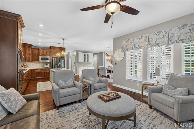 9818 Grandview Lake Court, Sunset Hills, MO 63127