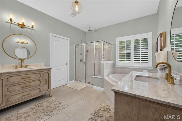 9818 Grandview Lake Court, Sunset Hills, MO 63127