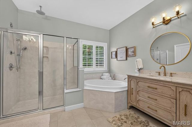 9818 Grandview Lake Court, Sunset Hills, MO 63127