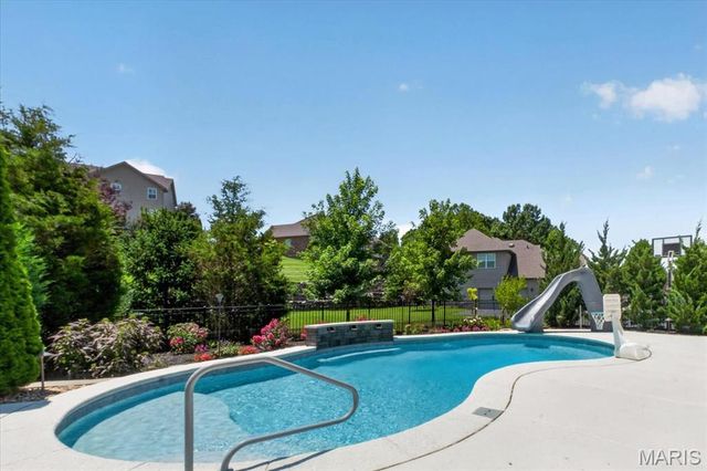 9818 Grandview Lake Court, Sunset Hills, MO 63127