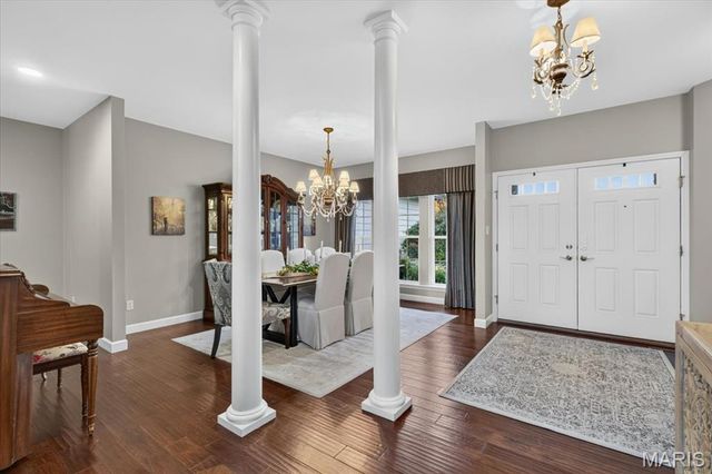 9818 Grandview Lake Court, Sunset Hills, MO 63127