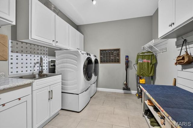 9818 Grandview Lake Court, Sunset Hills, MO 63127
