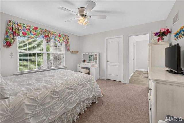 9818 Grandview Lake Court, Sunset Hills, MO 63127
