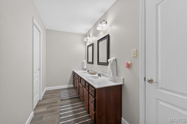 9818 Grandview Lake Court, Sunset Hills, MO 63127