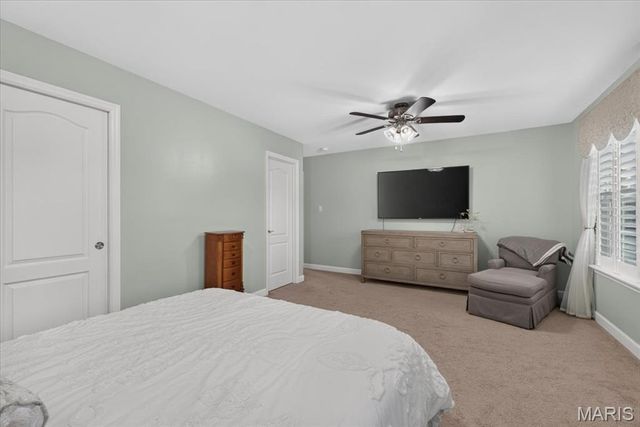 9818 Grandview Lake Court, Sunset Hills, MO 63127