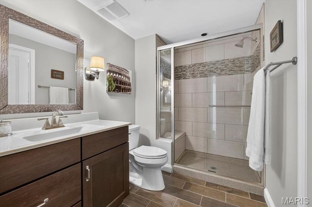 9818 Grandview Lake Court, Sunset Hills, MO 63127