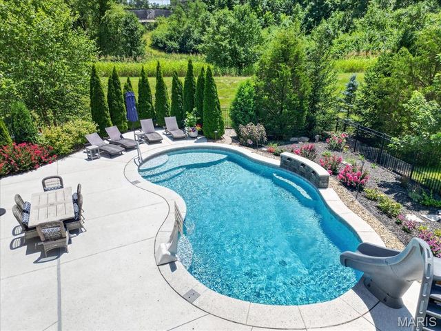 9818 Grandview Lake Court, Sunset Hills, MO 63127