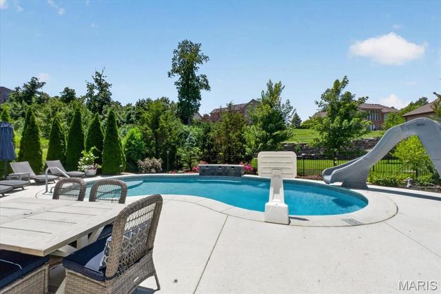 9818 Grandview Lake Court, Sunset Hills, MO 63127