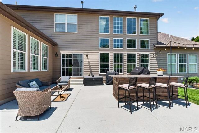 9818 Grandview Lake Court, Sunset Hills, MO 63127