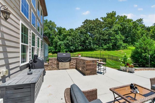 9818 Grandview Lake Court, Sunset Hills, MO 63127