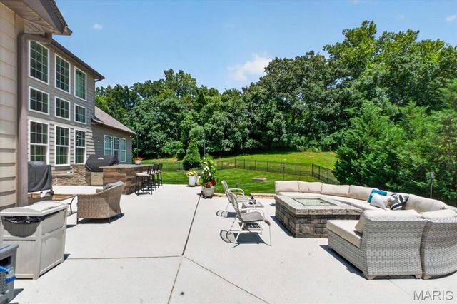 9818 Grandview Lake Court, Sunset Hills, MO 63127