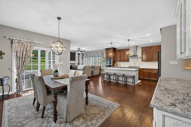 9818 Grandview Lake Court, Sunset Hills, MO 63127